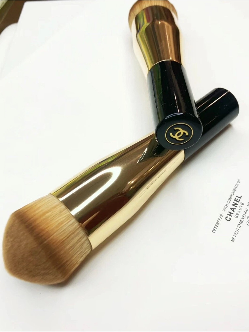 Chanel Sublimage L’ESSENCE DE Foundation Brush Full Size
